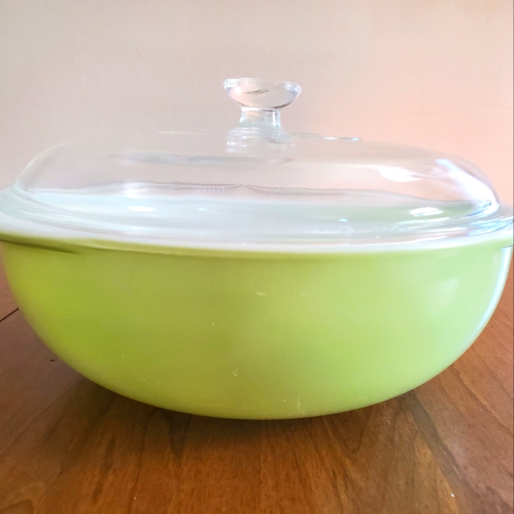 Vintage Pyrex Lime Green Casserole 024 (2 Quart) With Lid